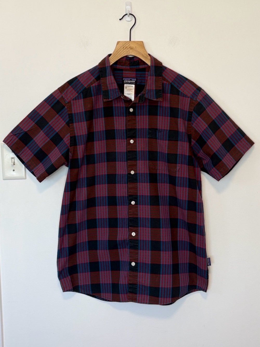 Patagonia men’s organic cotton button up , sz : large